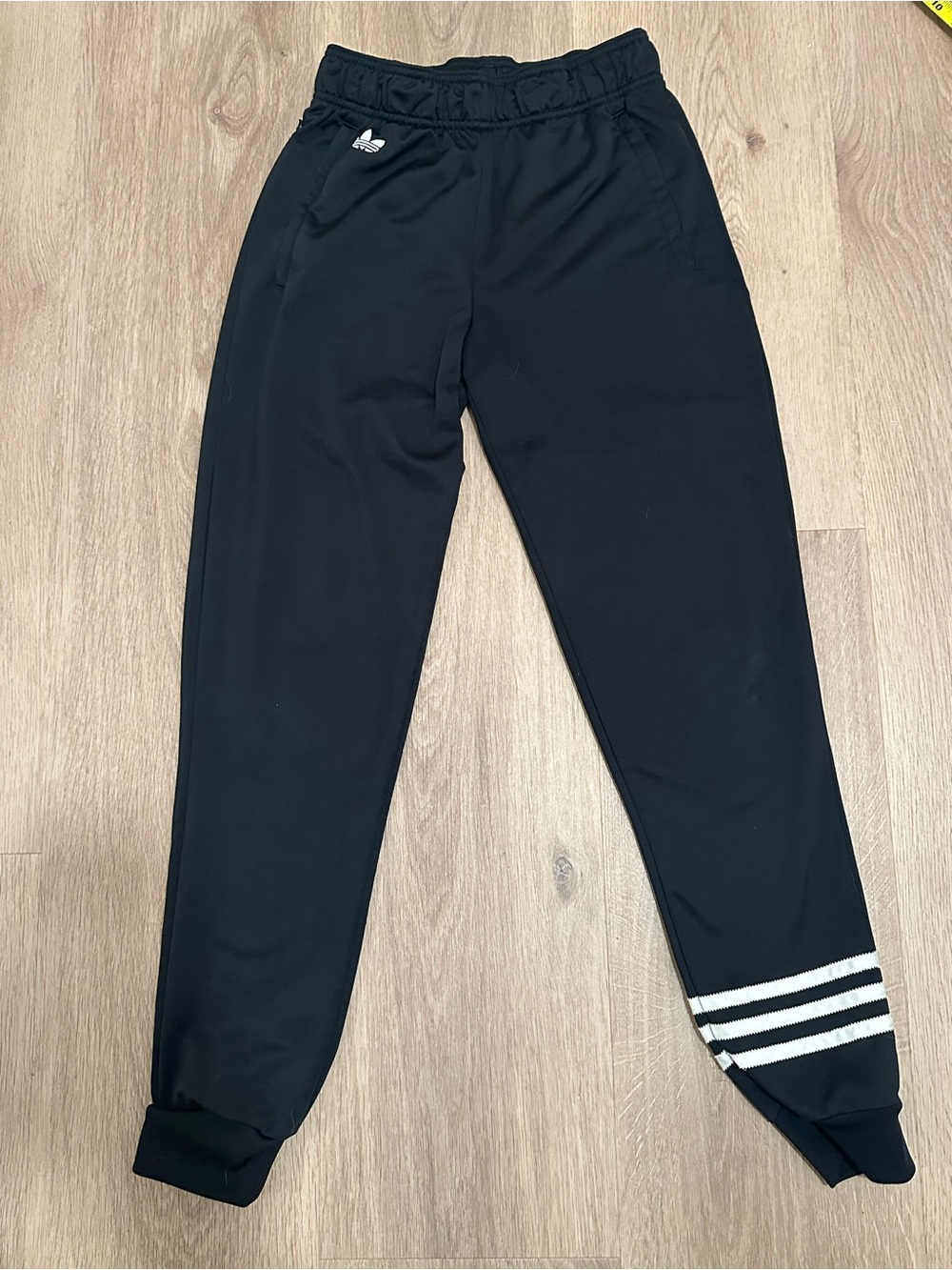 adidas Kids Joggers w Three-Stripe Hem, YL, scuff on left Knee-see pic3